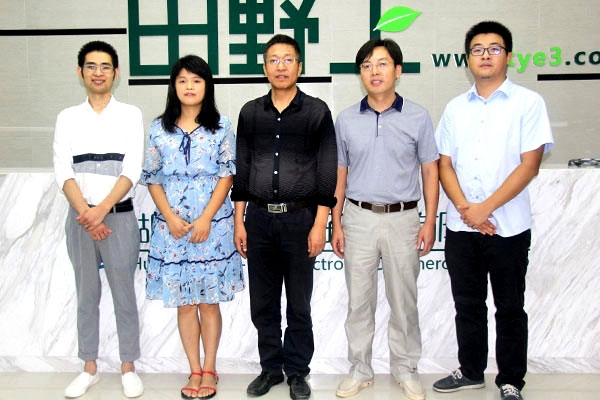 中国邮政储蓄银行夷陵区支行杨明祥一行做客田野上